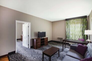 هتل La Quinta By Wyndham Baton Rouge Denham Springs