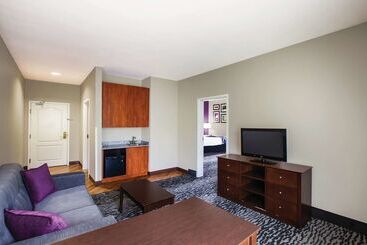 هتل La Quinta By Wyndham Baton Rouge Denham Springs