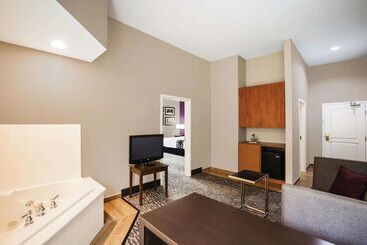هتل La Quinta By Wyndham Baton Rouge Denham Springs