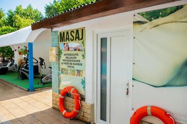 هتل Majestic Mamaia Half Board & All Inclusive