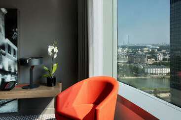 هتل Melia Paris La Defense