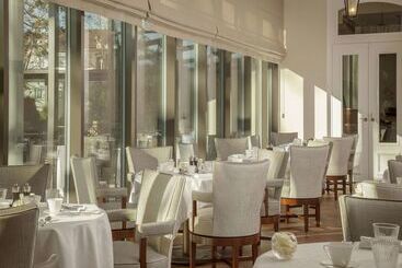 Royal Savoy Hotel & Spa