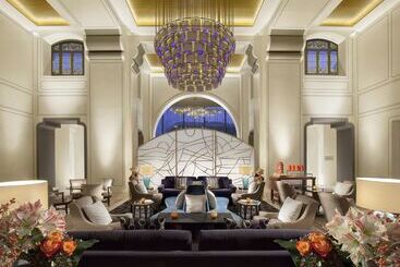 Royal Savoy Hotel & Spa