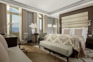Royal Savoy Hotel & Spa