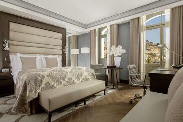 Royal Savoy Hotel & Spa