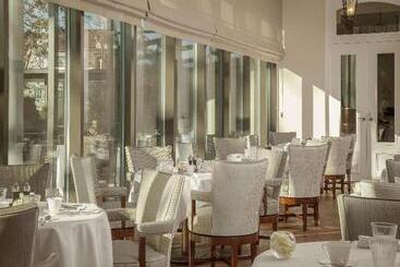 Royal Savoy Hotel & Spa