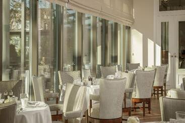 Royal Savoy Hotel & Spa