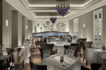 Royal Savoy Hotel & Spa