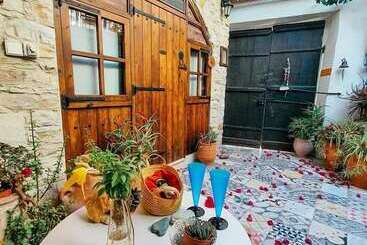 هتل Stratos Artdeco House