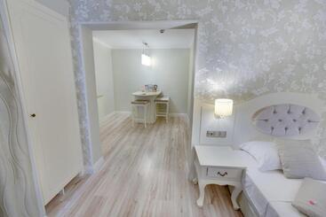 The Pinehill Hotel & Suites