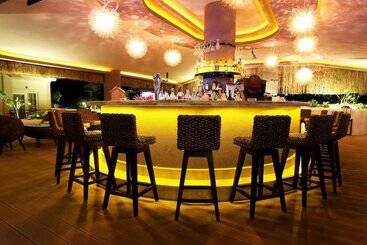 The Pinehill Hotel & Suites