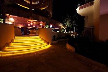 The Pinehill Hotel & Suites