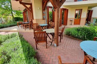 Hullám Villa B&b
