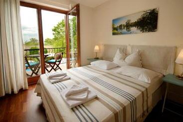Hullám Villa B&b