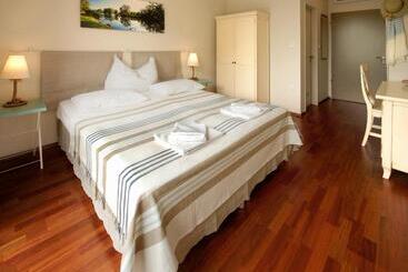 Hullám Villa B&b
