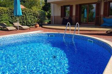 Hullám Villa B&b