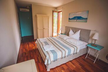 Hullám Villa B&b