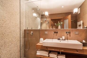 اقامتگاه Art & Design Hotel Napura