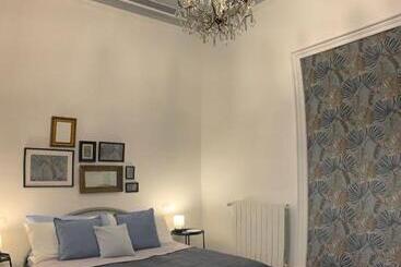 تختخواب و صبحانه Lex Suites