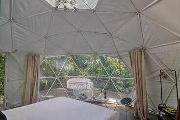 تختخواب و صبحانه Roble Coral Glamping