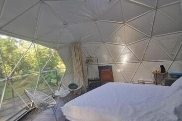 تختخواب و صبحانه Roble Coral Glamping