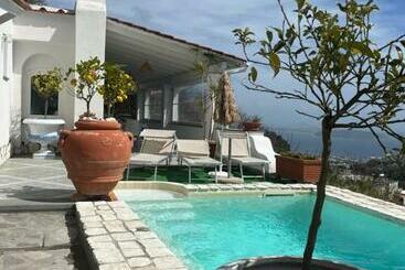 تختخواب و صبحانه Relais Villa Ettore