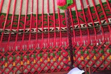 تختخواب و صبحانه Turan Handmade Yurt With Heated Floors
