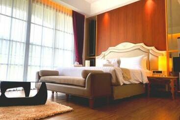Grand Lord Hotel & Residence