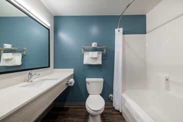 هتل Woodspring Suites Greensboro   High Point North