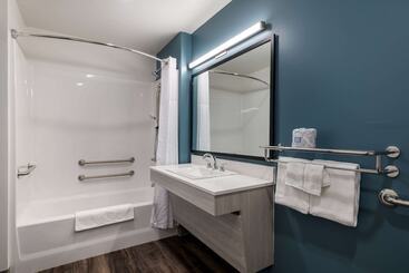 هتل Woodspring Suites Greensboro   High Point North