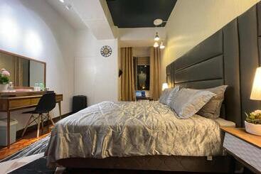 Luxurious & Spacious Suite At The Heart Of Manila