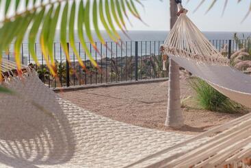 Topia Retreat   Piscina Suite Norte