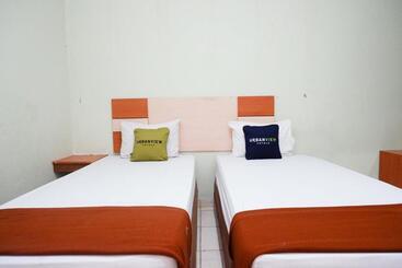 Urbanview Hotel Platinum Parepare