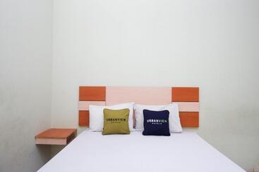 Urbanview Hotel Platinum Parepare