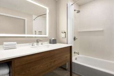 هتل Staybridge Suites   Lexington S Medical Ctr Area, An Ihg