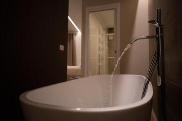تختخواب و صبحانه House Room Civico 56