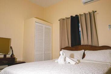 تختخواب و صبحانه Incognito Culture Rooms