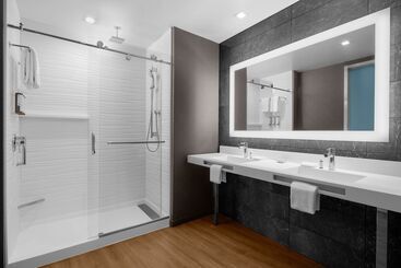 Ac Hotel By Marriott Vancouver Waterfront