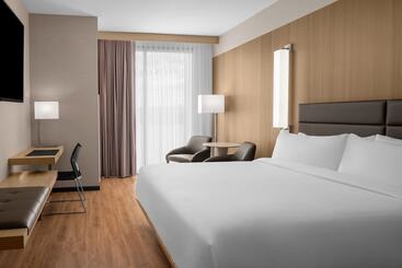 Ac Hotel By Marriott Vancouver Waterfront