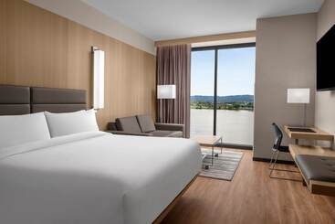 Ac Hotel By Marriott Vancouver Waterfront