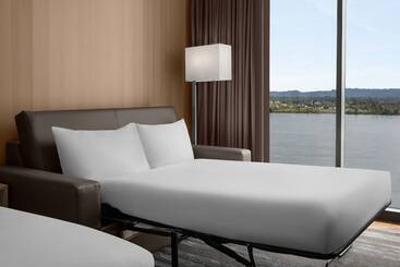 Ac Hotel By Marriott Vancouver Waterfront