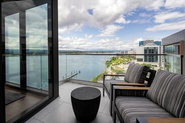 Ac Hotel By Marriott Vancouver Waterfront