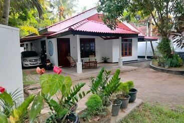 پانسیون The Golden Sand Villa