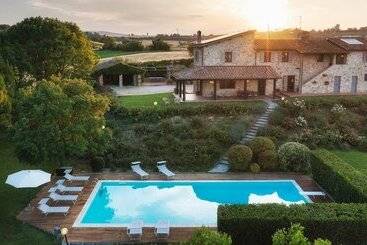 La Panoramica 8, Emma Villas