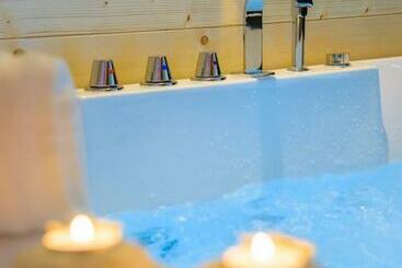 تختخواب و صبحانه Aminta Rooms & Wellness