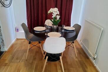 Charming 2 Bed Apartment Located In Elham Norwich
