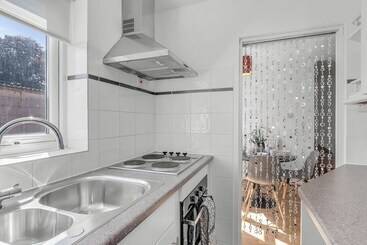 Charming 2 Bed Apartment Located In Elham Norwich