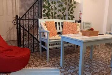 تختخواب و صبحانه Nil House Ayvalık 1