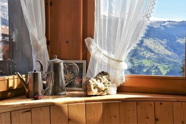 تختخواب و صبحانه The Alpina Lodge