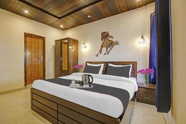 هتل Super Collection O Grey Castle Inn
